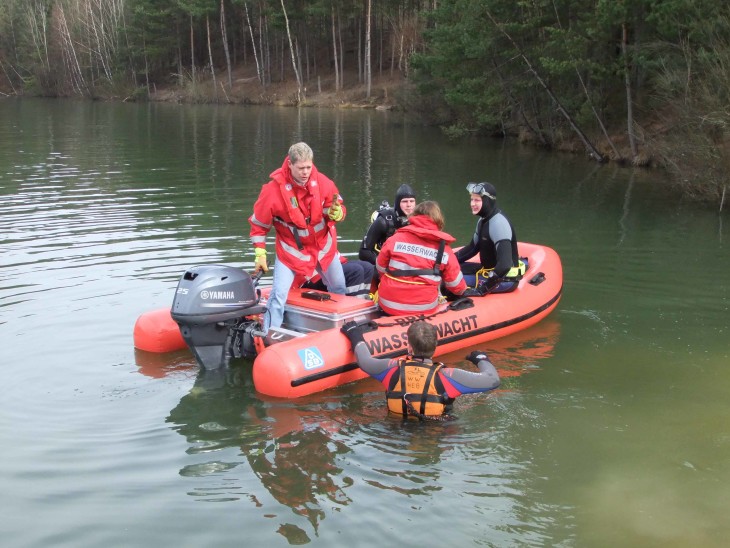 Bei der Großübung der Wasserwachten im Landkreis waren 53 Männer und Frauen aus den verschiedenen Ortsgruppen im Einsatz.
