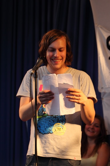 Jan Kai Goldberg – extra aus Hildesheim angereist – ist ein alter Hase, was Poetry Slams angeht.