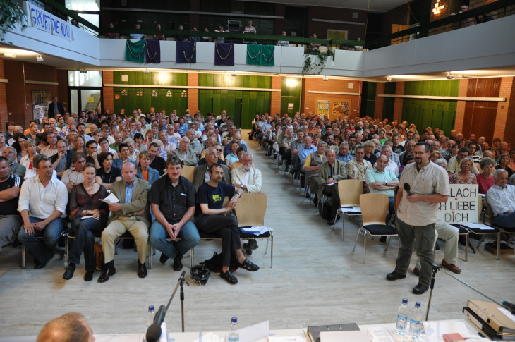 Archivbild: Rund 400 Bürger waren 2015 zur Sonderbürgerversammlung in Sachen Windkraft in die Laufer Bertleinaula gekommen. 