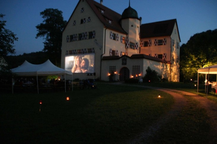 Kinospaß im Freien wartet auf Filmfans im Kirchensittenbacher Schlossgarten. Foto: E. Bodendörfer