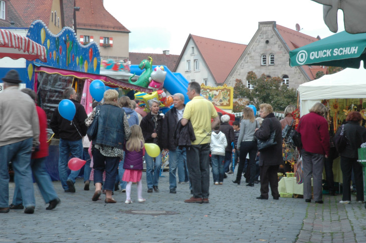 Das 14. Laufer Brunnenfest war gut besucht – auch dank des entgegen allen Erwartungen trockenen Wetters. Foto: Ziegler