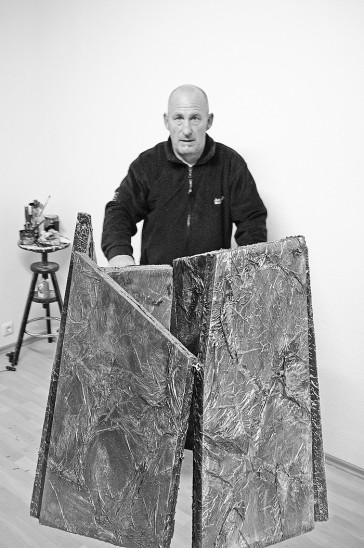 Giselher Scheicher mit einem Teil seines 110 Zentimeter hohen