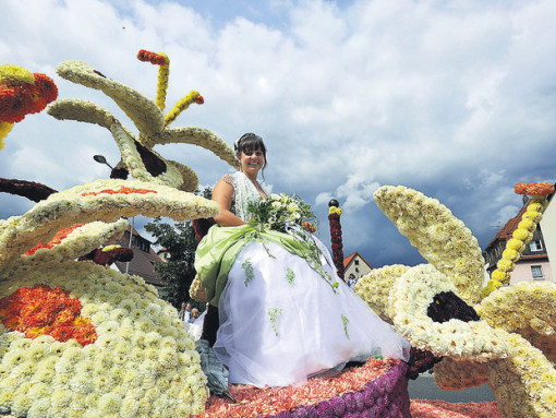 So wie ihre langjährige Vorgängerin Sabrina Hamann (im Bild) wird die 16-Jährige den Zug durch Röthenbach anführen. Foto: PZ-Archiv