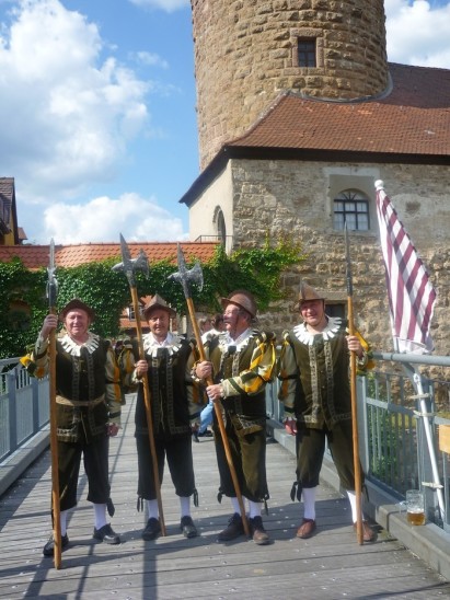 Die Burgwachen werden die Besucher am 13. August ebenfalls sehen.