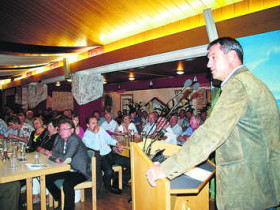 Umweltminister Markus Söder warb bei seinem Besuch in Neunkirchen für regenerative Energien.