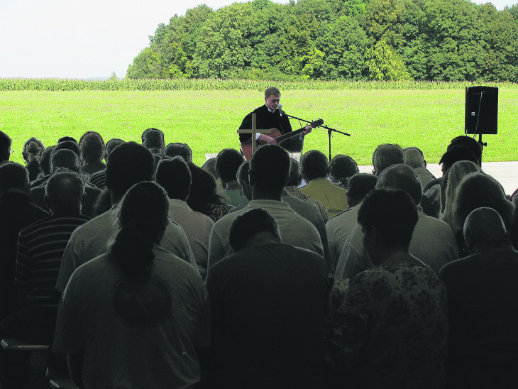 Pfarrer Thomas Hofmann gestaltete den Gedenkgottesdienst in Lillinghof. Foto: Schuster