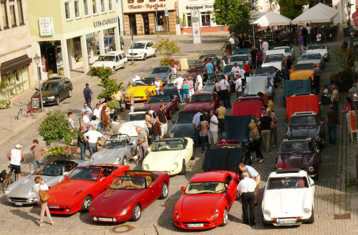 Die auf dem Hersbrucker Oberen Markt platzierten TVR-Sportwagen fanden viele Bewunderer.