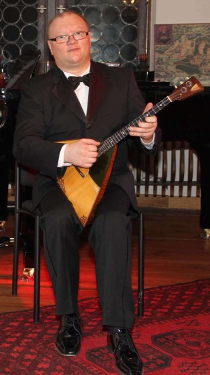 Der Moskauer Balalaikavirtuose Prof. Andreij Gorbatschow im Schloss.