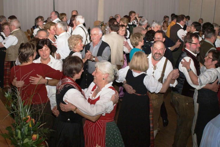 Die ausgelassene Stimmung beim Landfrauenball, die auf der Tanzfläche herrschte, stand den Gästen ins Gesicht geschrieben.  Foto: M. Keilholz