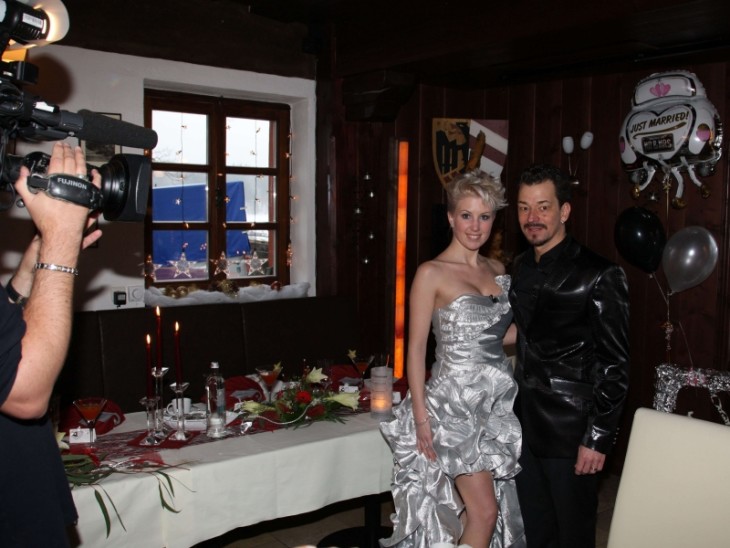 Geheirat haben Norbert Schott und Nadine Kraus schon im Dezember. Jetzt winkt ihnen bei der Vox-Doku eine Traumreise auf die Malediven. Foto: A. Tauber