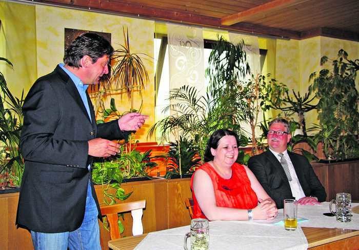 So viel zu lachen wie bei den einführenden Worten von Dr. Alexander Ebert (links) haben die Ärzte im Moment nicht, fanden Dr. Ilka Enger und Dr. Hartwig Kohl. Foto: Spandler