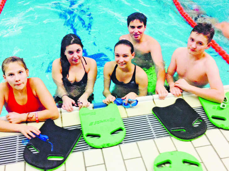 Sie schwimmen bisher in Berg, hoffen aber, nach Eröffnung des Altdorfer Hallenbads im September dort mit Pro Swim trainieren zu können. Foto: privat