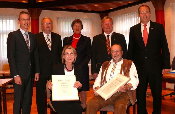 Bürgermeister Robert Ilg dankte Günther Langheinrich, Brigitta Stöber, Ulrike Engelbrecht-Winkhaus, Adolf Loos, Günther Schneider und Uwe Holzinger (v. links), dass sie sich als Stadträte für Hersbruck engagiert haben. Foto: J. Ruppert