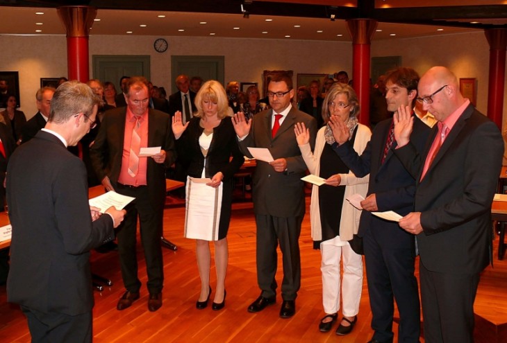 Bürgermeister Robert Ilg vereidigte die erstmals gewählten Hersbrucker Stadträte (Bild) und seinen Stellvertreter Peter Uschalt. Foto: J. Ruppert