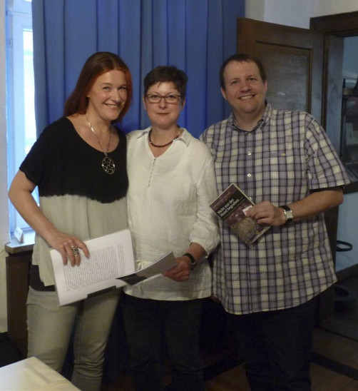 Ließen mit diebischer Freude in Altdorf morden: Die Autoren Annegret Koerdt (l. ), Kirsten Püttjer und Volker Bleeck. Foto: Voss