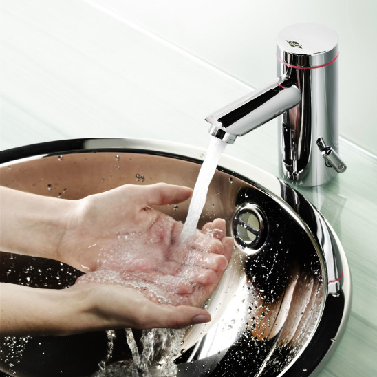 Das Händewaschen mit warmem Wasser muss dank dem Klein-Durchlauferhitzer MCX nicht viel kosten