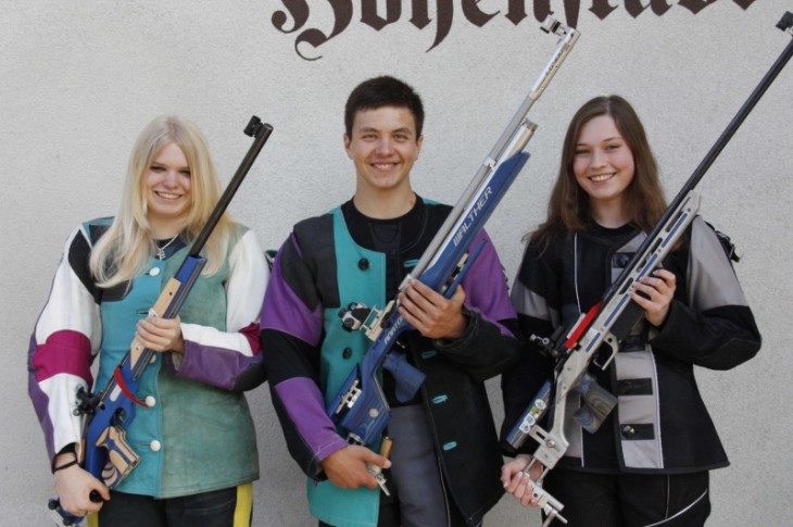 Jessica Schmidt, Valentyn Heiß und Sarah Distler (v. links) waren für Hohenstadt und Artelshofen bei der bayerischen Meisterschaft dabei. Foto: A. Pitsch