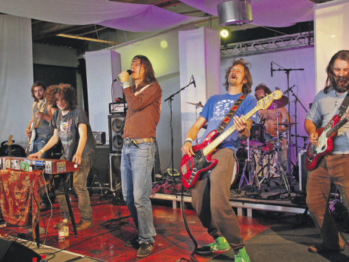 Power und Spaß: Die „Operators“ aus Berlin gaben in Lillinghof alles. Fotos: Schuster