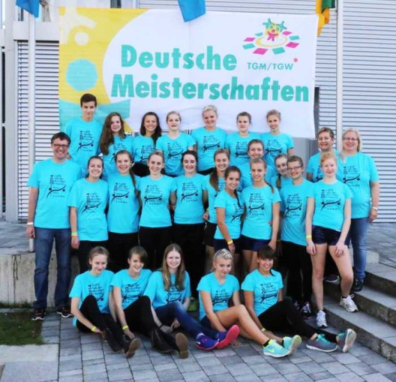 Zwei Teams auf einem Foto: Die Feuchter Turner-Staffeln bei der DM. Foto: privat