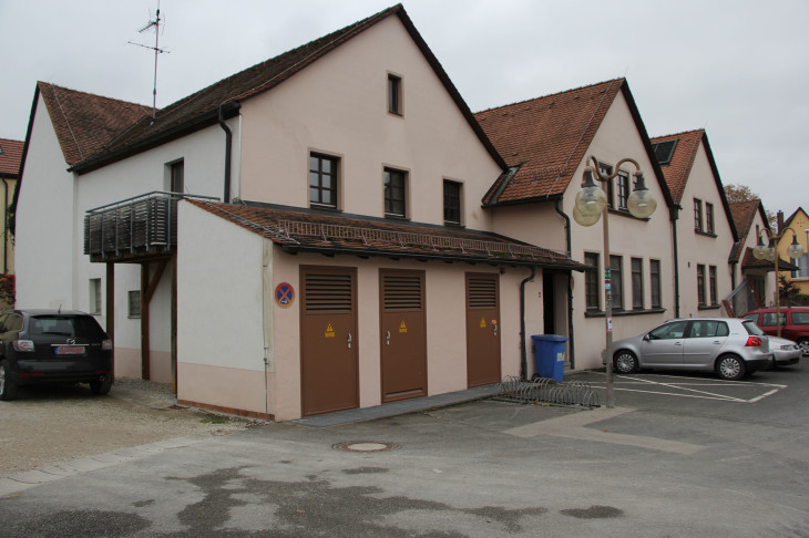 Teile des Daches im vorderen Bereich müssen erneuert werden, im hinteren Teil kann der Dachstuhl weitgehend beibehalten werden. Foto: Spandler