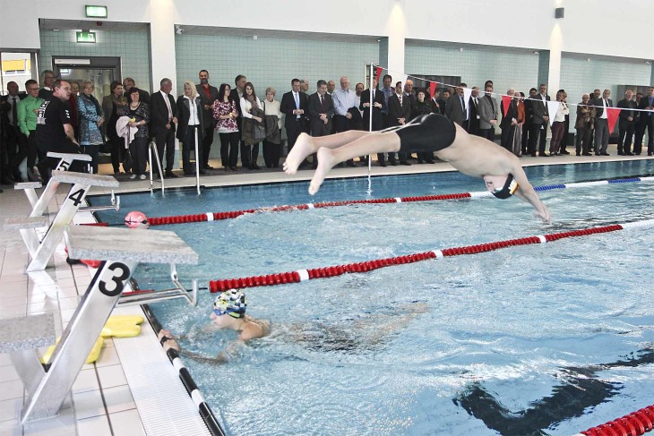 Die von Günter Zirkelbach trainierten Leistungsschwimmer des Leibniz-Gymnasiums Altdorf zeigten, was sie drauf hatten. Foto: Blinten