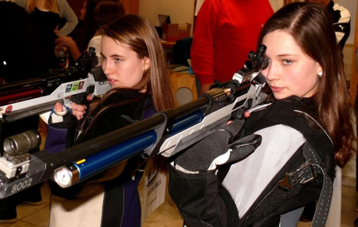 Melanie Meck (links) und Sarah Distler aus Artelshofen lieferten sich ein spannendes Titelduell. Foto: J. Ruppert