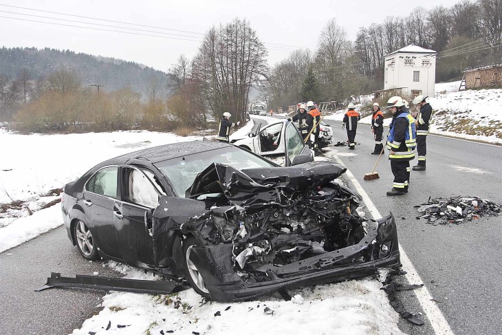 Der tödliche Unfall bei Pattenhofen geschah im Januar 2015. Hier starb eine Autofahrerin, als ihr Wagen frontal mit dem Pkw eines Überholers zusammen stieß. Im Jahr zuvor registrierte die Polizei zwei Verkehrsunfälle, bei denen Menschen ums Leben kamen. Foto: Blinten