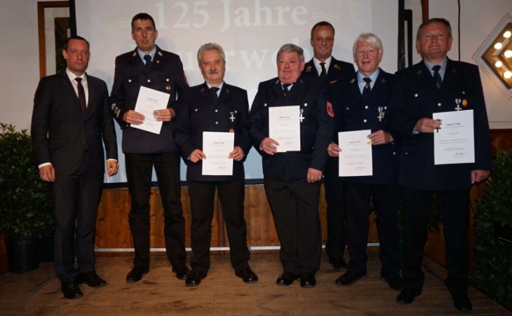 Armin Kroder, Martin Panzner (Henfenfeld, 40 Jahre), Erwin Schmidt, Werner Meier (beide Sendelbach, 40 Jahre), Norbert Thiel, Gerhard Schmid (Breitenbrunn, 40 Jahre), Hans Müller (Kucha, 40 Jahre). Foto: N. Rauner