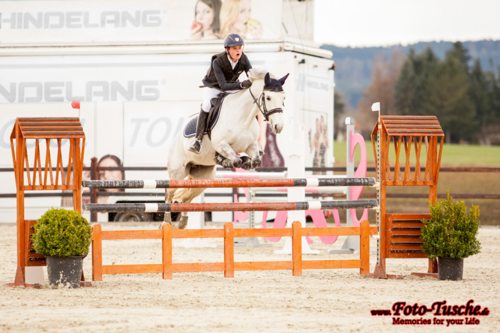 Pascal Greissinger und sein Pony Nikita sind ein starkes Team, das in Pöttmes Zweiter wurde. Foto: privat