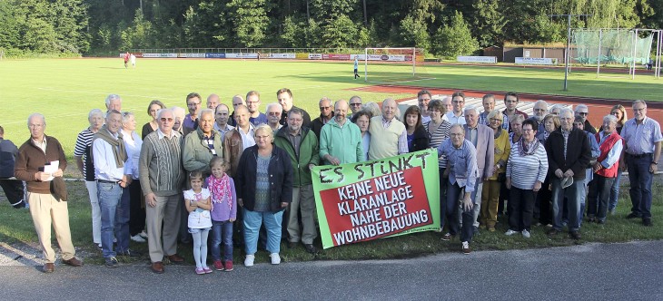 Die Gsteinacher wehren sich gegen eine neue Kläranlage in der Nähe der Wohnbebauung und machen sich für einen entfernteren Standort stark. Fotos: Blinten