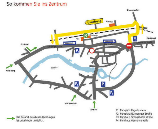 Mit diesem Plan informieren N-Ergie, Stadt Lauf und Geschäftsleute über die Verkehrsführung in Lauf in den nächsten fünf Monaten. Zwischen der Rudolfshofer Straße (Hirtenbrücke) und Simonshofer Straße (Güttinger Brücke), wird die alte B 14 zur Einbahnstraße Richtung Hersbruck. Die Umleitung führt am Rathaus vorbei über die Urlasstraße. Wichtig für die Geschäftsleute, die Zufahrt zu allen Parkplätzen, Nebenstraßen und zum Marktplatz ist möglich, allerdings wird das Nürnberger Tor gesperrt.