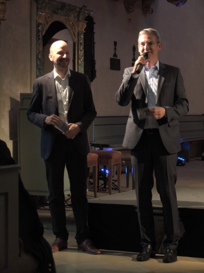 Robert Ilg (rechts) und Johannes Tonio Kreusch waren begeistert vom diesjährigen Gitarrenfestival und freuen sich, im kommenden Jahr wieder Klarinettist Giroa Feidman begrüßen zu können. Er wird dann mit Kreusch auf der Bühne stehen. Foto: Pflaumer