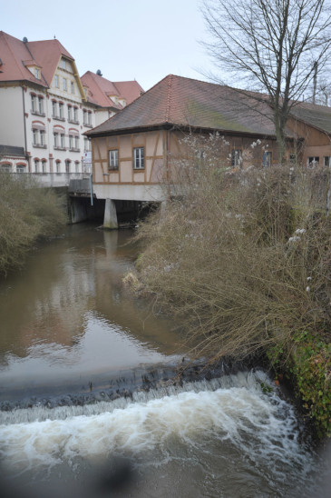 Der Röthenbach mündet in der gleichnamigen Stadt in die Pegnitz – hier fließt er am alten Sägewerk (im Bild) vorbei. Foto: PZ-Archiv