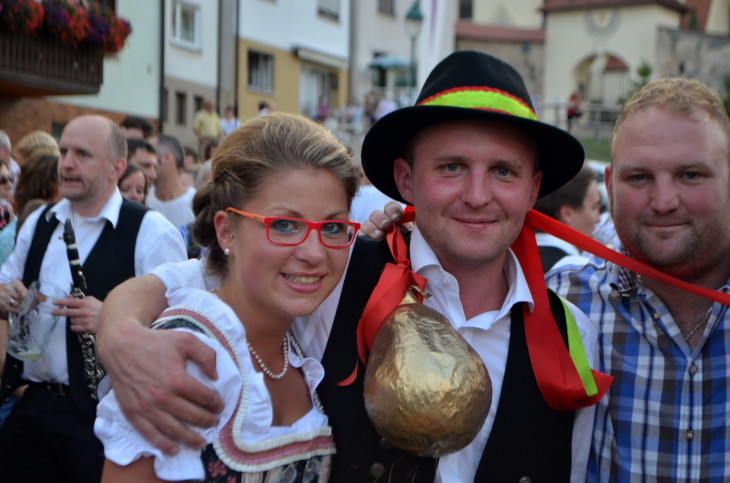 Vom Kapo zum Houterer: Andreas Fischer und Christina Prager, das Alfelder Kirwapaar 2015. Foto: K. Rösel