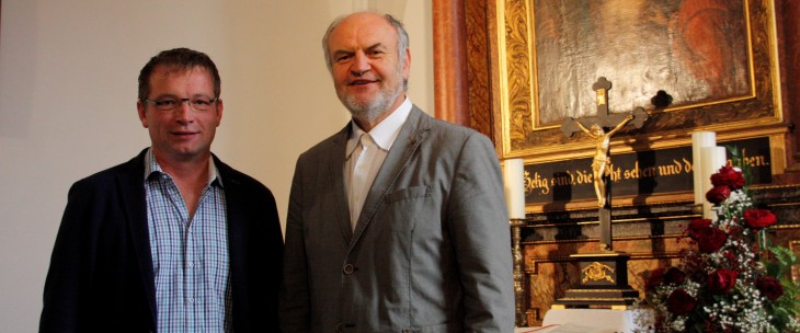 Pfarrer Gerhard Metzger (rechts) ist Vorsitzender der Altensittenbacher Kirchenstiftung „St. Thomas“, Peter Uschalt sein „Vize“. Foto: A. Pitsch