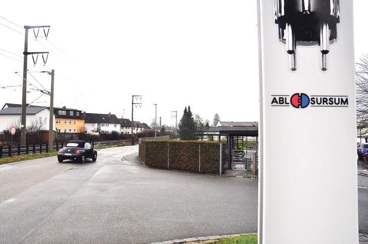 Als Erinnerung an den Firmengründer wird auf Wunsch des Laufer Unternehmens ABL-Sursum aus dem Ottensooser Weg entlang der linken Bahnstrecke die Albert-Büttner-Straße. Foto: Fischer