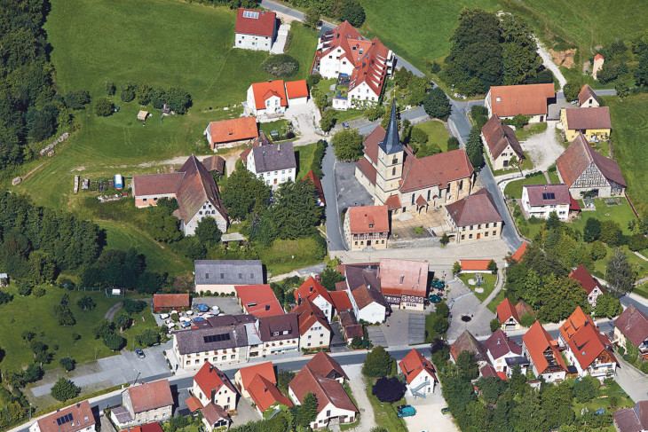 Die Dorferneuerung in Kirchröttenbach ist schon weit vorangeschritten. 2016 investiert der Schnaittacher Marktgemeinderat 205 000 Euro. Unter anderem wird der Kirchenvorplatz neu gestaltet.