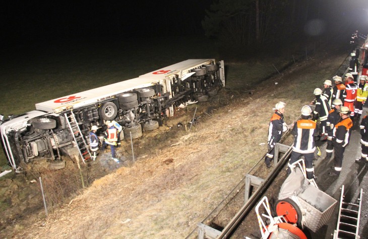 Feuerwehren aus Schnaittach, Hormersdorf und Lauf waren an der Unfallstelle im Einsatz.