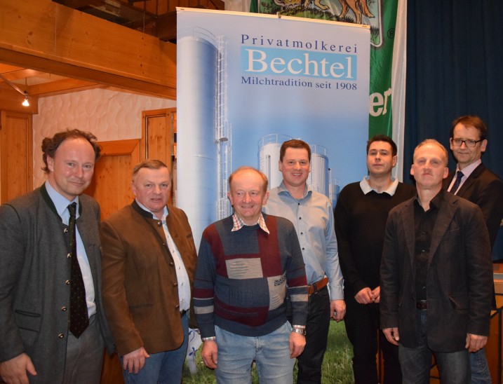 Die Milcherzeugergemeinschaft Simmelsdorf und die Privatmolkerei Bechtel sind auch inm schwierigfen Milchmarktzeiten verlässliche Partner. Das bekräftigten beide Seiten bei der Generalversammlung in Heuchling. Auf dem Bild (v.l.) René Guhl, Chef und Geschäftsführer der Privatmolkerei Bechtel, MEG-Vorsitzender Reinhard Endres, der ausgeschiedene Aufsichtsrat Heinrich Ort, Vorstandsmitglied Hans Schleicher, MEG-Geschäftsführer Frank Siebinger, Aufsichtsratsvorsitzender Rainer Scharrer und Georg Müller von der Provatmolkerei Bechtel.