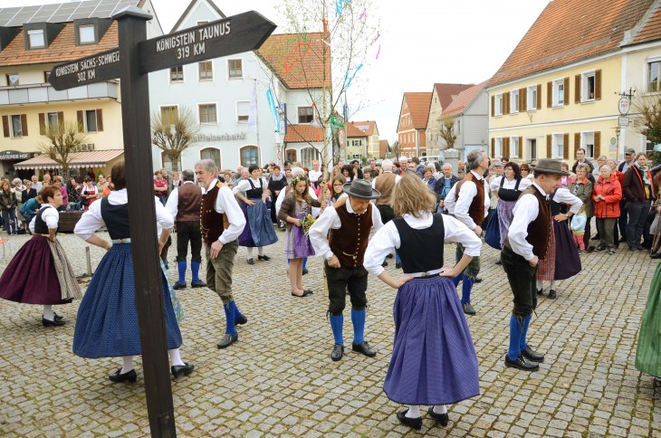 Seit den Fünfziger Jahren treibt der Sulzbach-Rosenberger Heimatverein Birgland alljährlich den Winter aus (wie hier in Königstein). Am nächsten Samstag geht's der kalten Jahreszeit in Alfeld an den Kragen. Foto: privat