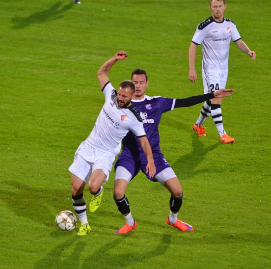 Philipp Mandelkow (hinten) wird auf Feuchter Seite am Freitag sicher nicht dabei sein, von den Bambergern weiß man dagegen nur, dass zehn Stammspieler den Verein verlassen haben.