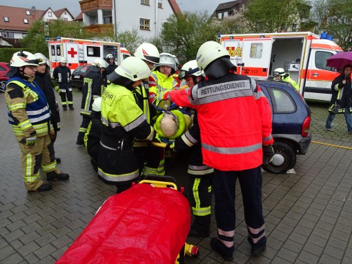 Wie im echten Einsatz waren auch die Rettungsdienste von ASB und BRK mit von der Partie