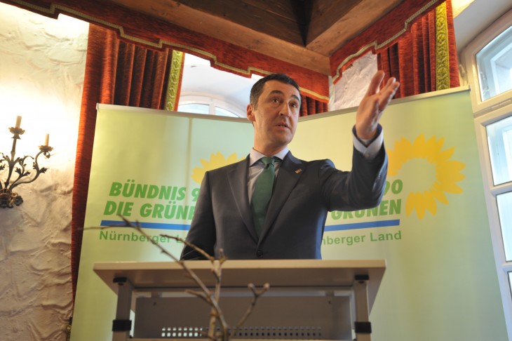 Cem Özdemir – hier bei seiner Rede im Alten Rathaus in Lauf – will Fluchtursachen bekämpfen, etwa durch eine Reduzierung der deutschen Waffenexporte nach Saudi-Arabien.