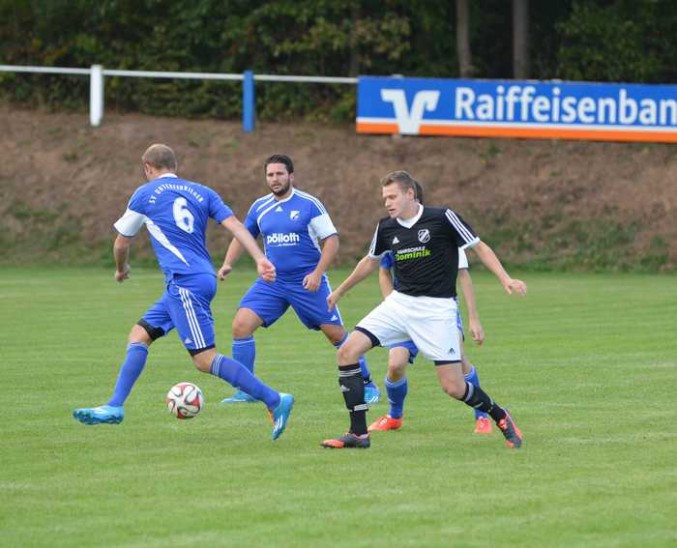 Ein gutes Omen? Das Hinspiel hatten die Unterferrieder (blaue Trikots) gegen den Favoriten aus Berngau nur knapp mit 1:2 verloren.