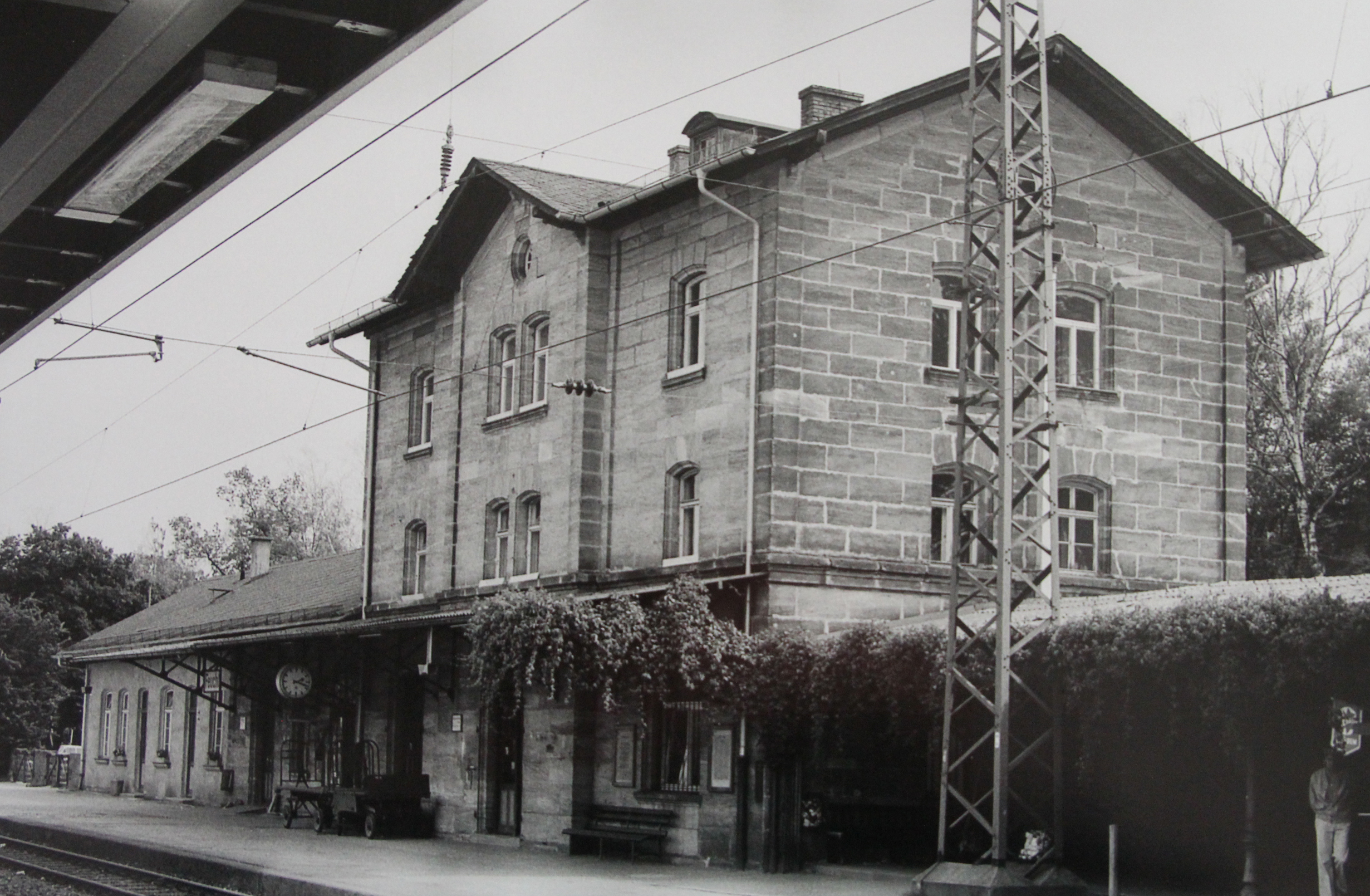 Die Pracht des alten Bahnhofs in Feucht NLAND