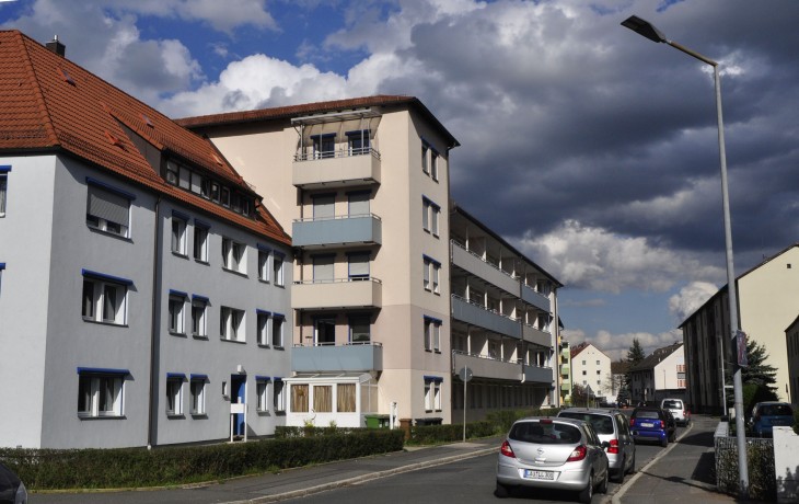 Diese Gebäude in der Laufer Bertleinstraße waren einst soziale Wohnbauprojekte, inzwischen gehören sie längst zum normalen Wohnungsmarkt. Sozialwohnungen gibt es im Kreis kaum, doch sie werden dringend benötigt.