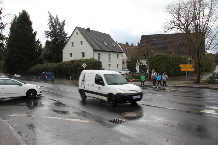 So nah waren wir noch nie an einer Umsetzung jubelte im vergangenen Jahr Bürgermeister Joachim Lang. Nun wird vorerst keine Ampel an der Kreuzung in Unterhaidelbach erbaut. Vor allem Eltern hatten immer wieder moniert, dass ihre Kinder die gefährliche Staatsstraße queren müssen, um zum Schulbus zu gelangen. 
Archivfoto: Kappes