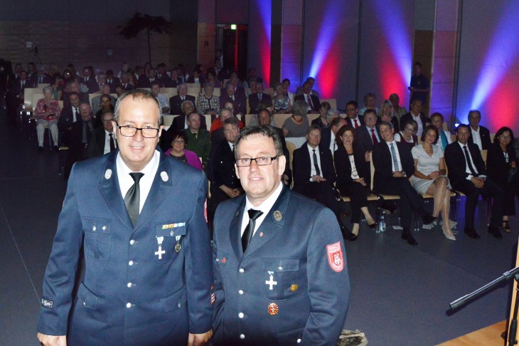 Kommandant Uwe Holzinger und Vorsitzender Norbert Winkler stellten Hersbrucks Feuerwehrgeschichte im Dialog dar. Foto: M. Scholz