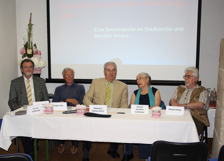 Die Zeitzeugen der Dialogrunde (v.l.): Manfred Baumgartl, Rüdiger Hein, Altlandrat Helmut Reich, Renate Kirchhof-Stahlmann und Herbert König.