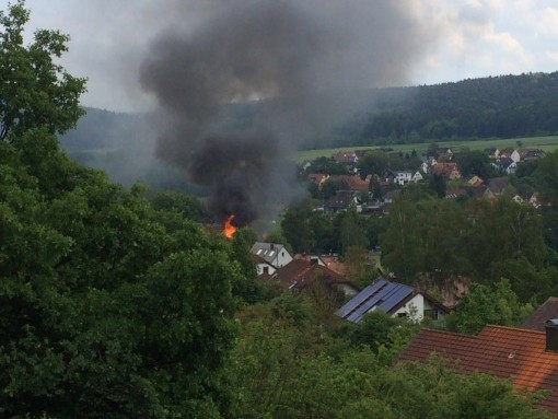Über dem Rascher Berg stand eine Rauchsäule.Über dem Rascher Berg stand eine Rauchsäule.